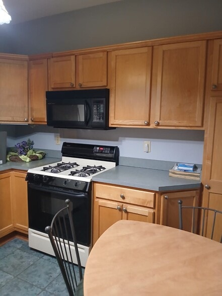 Building Photo - 315 Boyden St