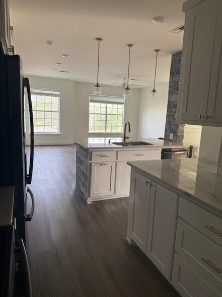 Building Photo - 4190 NW Meadow Creek Cir