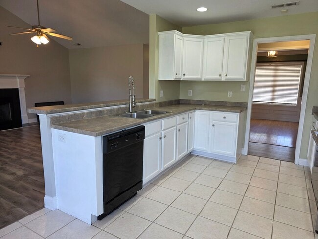 Building Photo - Spacious 4-Bedroom Bryan Farms Beauty with Bonus Suite, Large Fenced Yard & RV/Boat Parking!