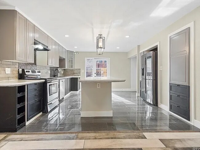 Building Photo - Available Now!  "Spacious 3-Bed, 2-Bath Co...