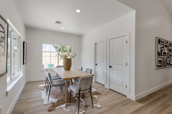 Building Photo - Warm, Modern & Welcoming — Beautiful 4 Bed, 3 Bath New Build