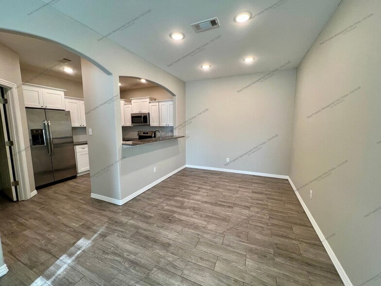 Building Photo - 9809 Mylea Cir