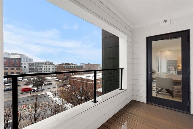 Building Photo - 51 Silver St