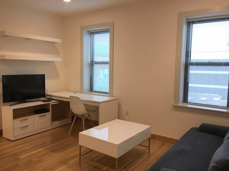 Building Photo - 113 Mt Auburn St