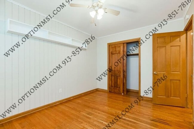 Building Photo - Close to downtown OP!!! Includes Water, El...