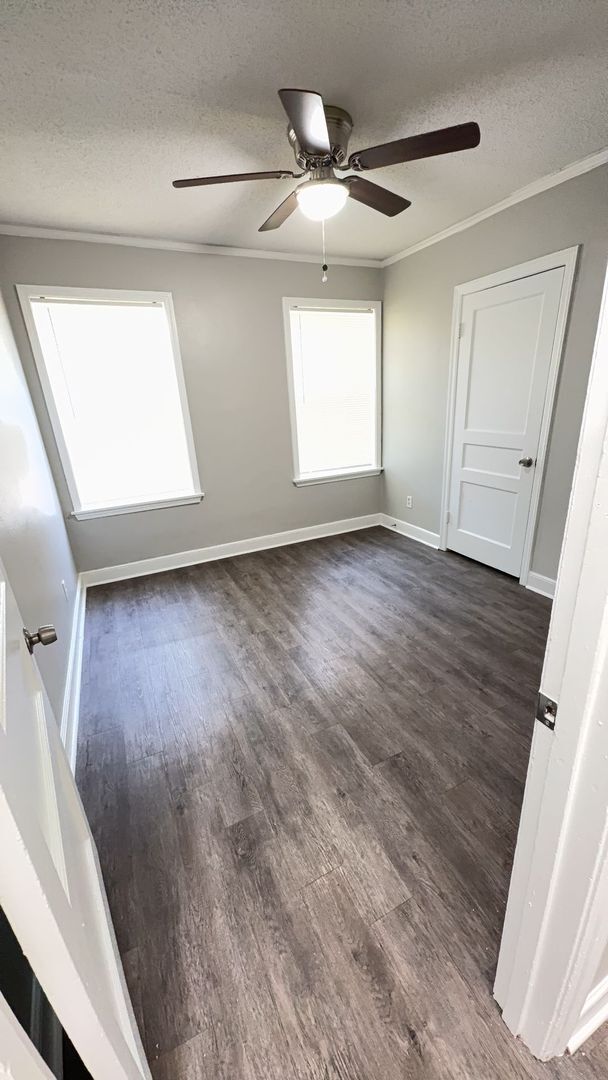 Building Photo - Charming 2 bedroom, 1 bathroom duplex