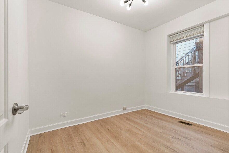 Building Photo - 2617 W Hirsch St