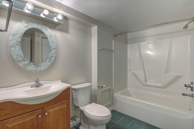 Building Photo - 507 Stonegate Dr