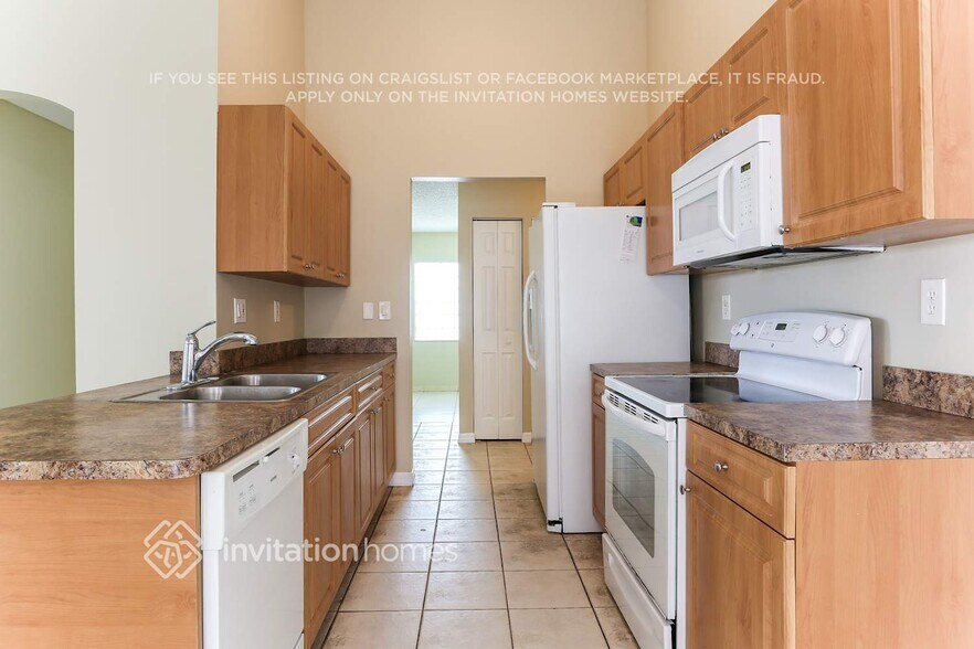 Building Photo - 8410 SW 157th Ct
