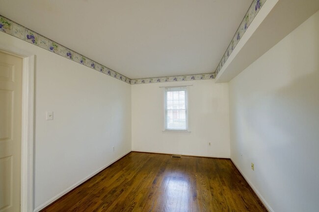 Building Photo - Beautifully Updated Townhome in Rockville