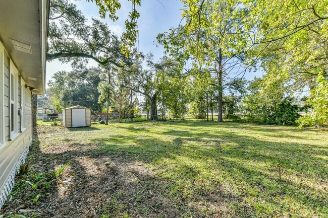 Building Photo - 706 Azalea St