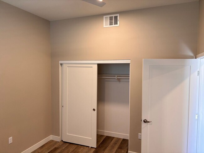 Building Photo - 2 Bed 2 Bath for Rent in Escondido