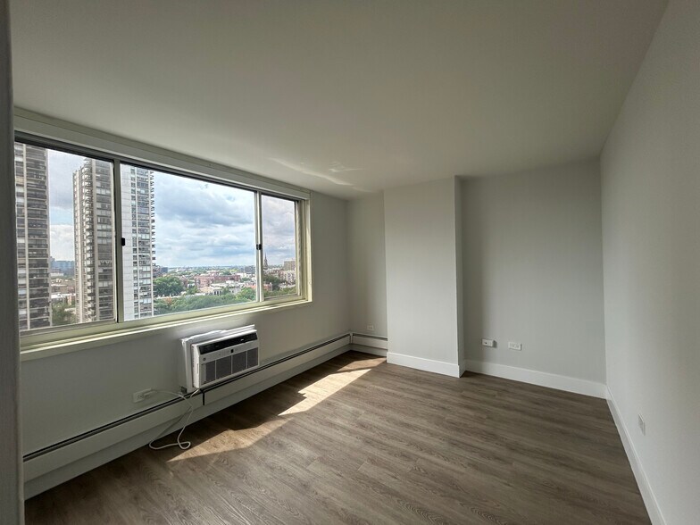 Building Photo - 1344 N Dearborn St
