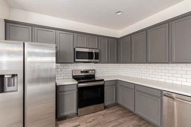 Building Photo - 5552 S Dillon