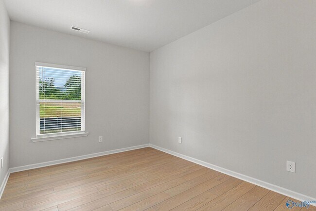 Building Photo - 7211 Holly Creek Dr SE