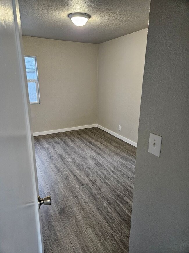 Building Photo - 4th St Duplex