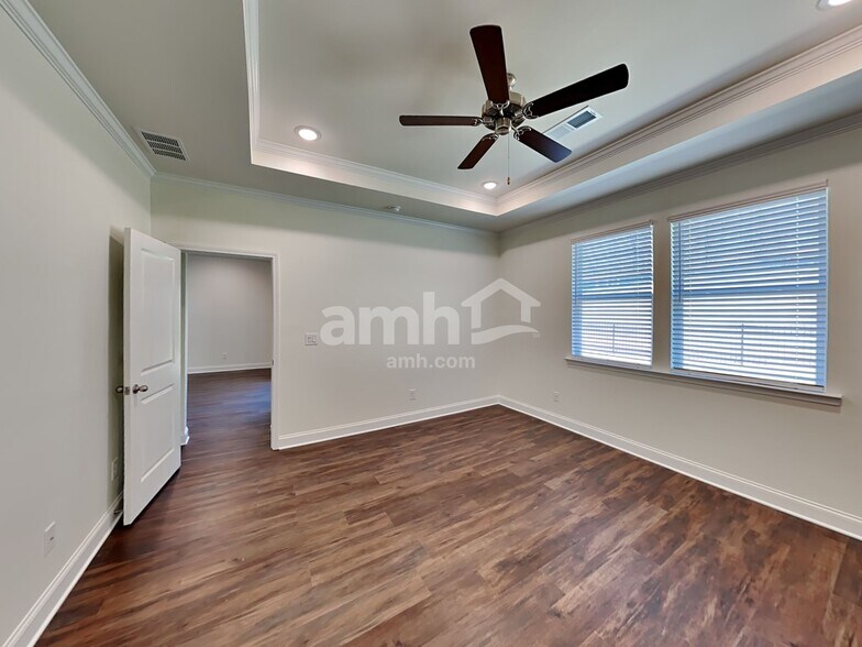 Building Photo - 152 Willow Ln