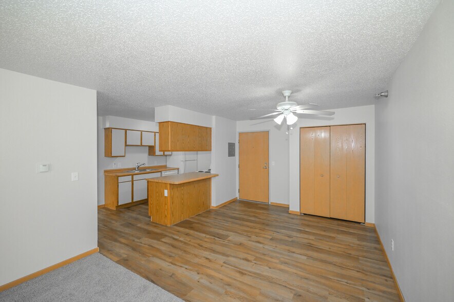 Building Photo - Oak Hills Manor