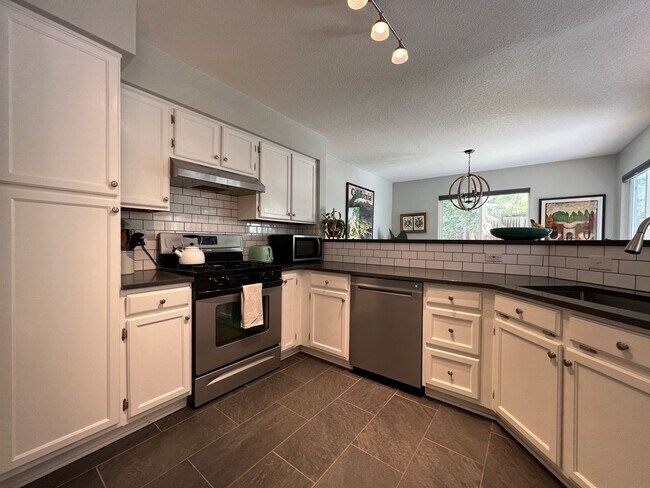 Building Photo - Beautiful 3 Bed/3 Bath in North Boulder Available 7/6