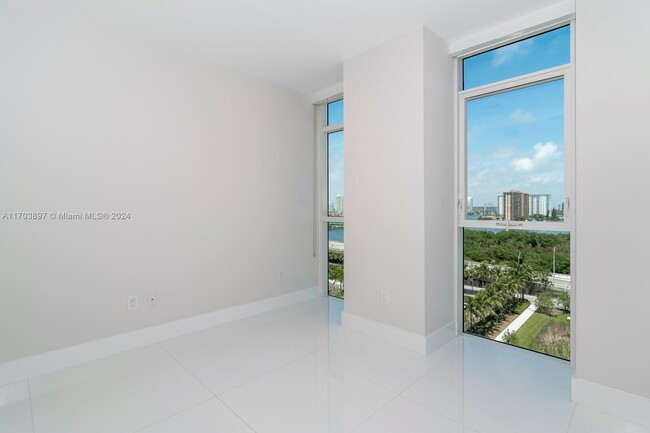 Building Photo - 400 Sunny Isles Blvd