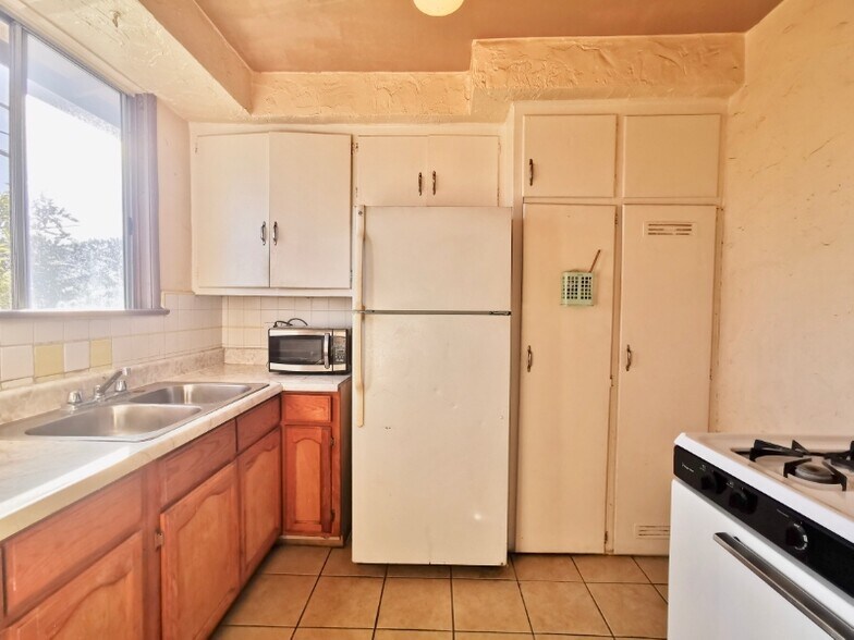 Building Photo - 2020 Cloverfield Blvd