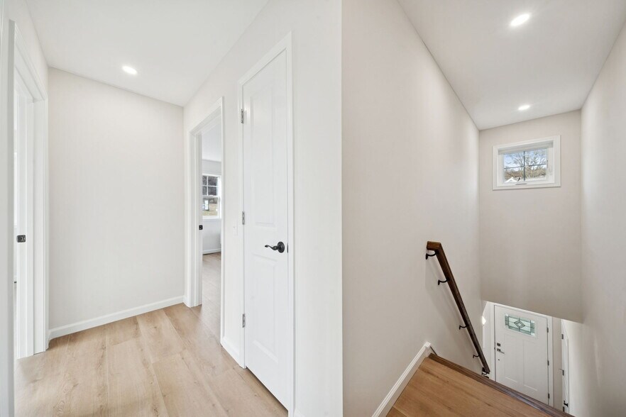 Building Photo - 2219 Lebanon Dr