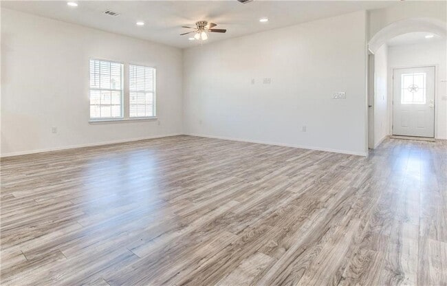 Building Photo - 141 Everest Cove