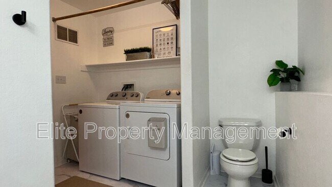 Building Photo - 1150 S Los Charros Dr