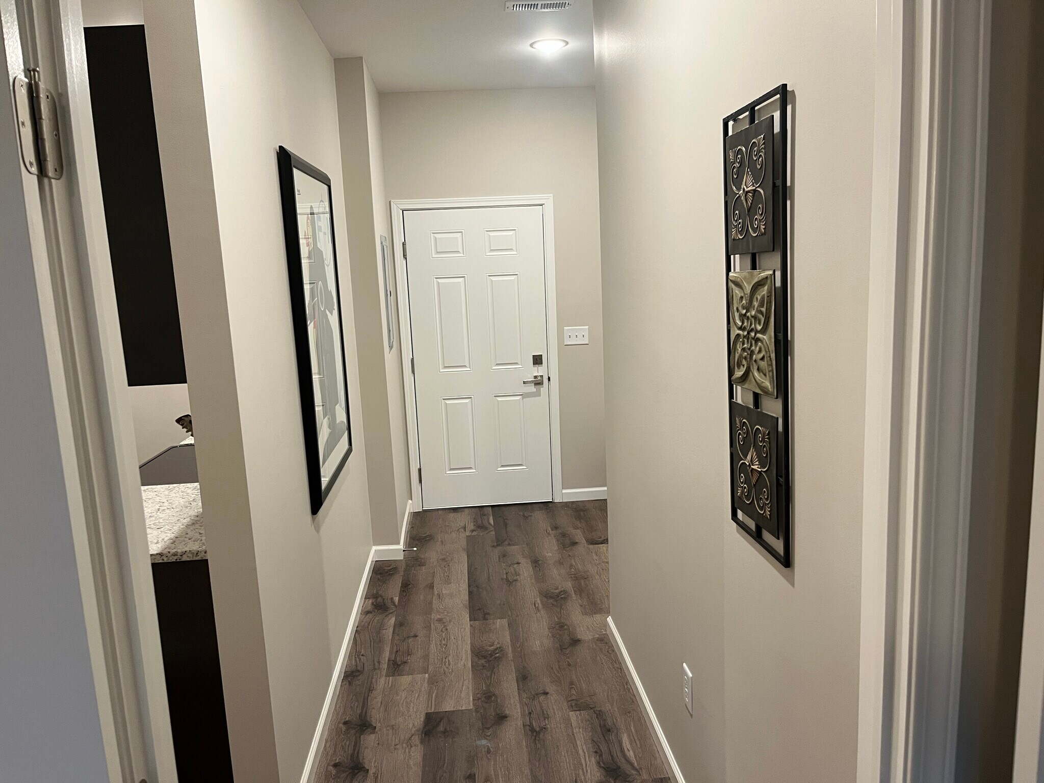 Building Photo - 2116 Community Ln