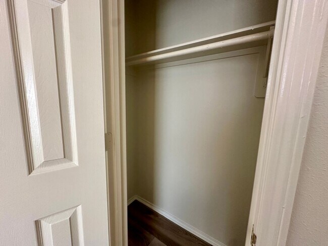 Building Photo - For Lease | 3 Bed, 2 Bath | 1,528 Sq Ft | ...