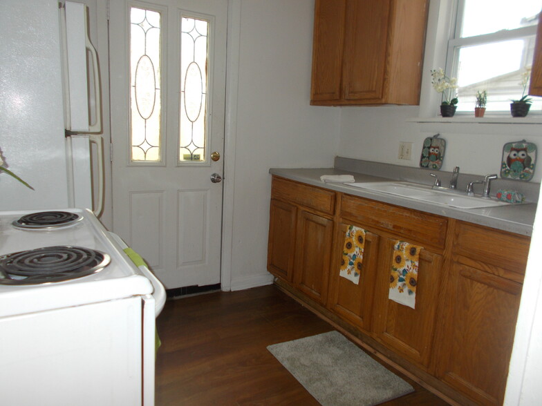 Building Photo - 49 Talbott St