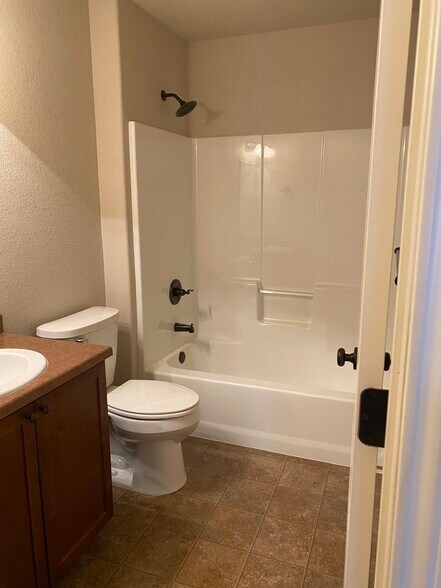 Building Photo - 3610 Woodhaven Dr