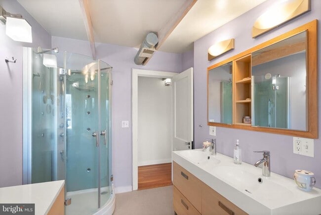 Building Photo - 1804 S Oakland St