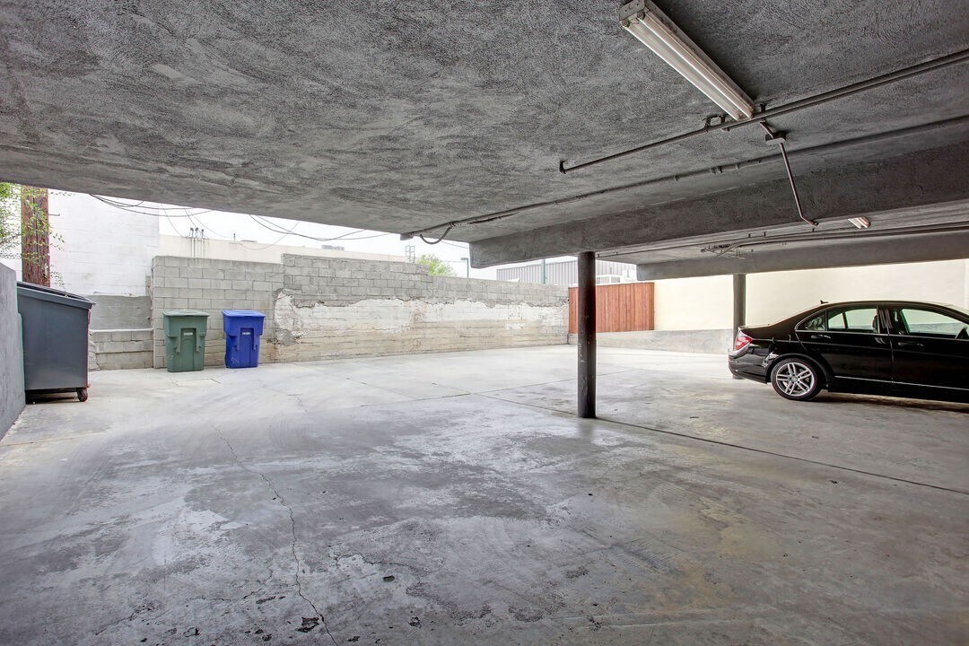 Building Photo - 8120 Norton Ave