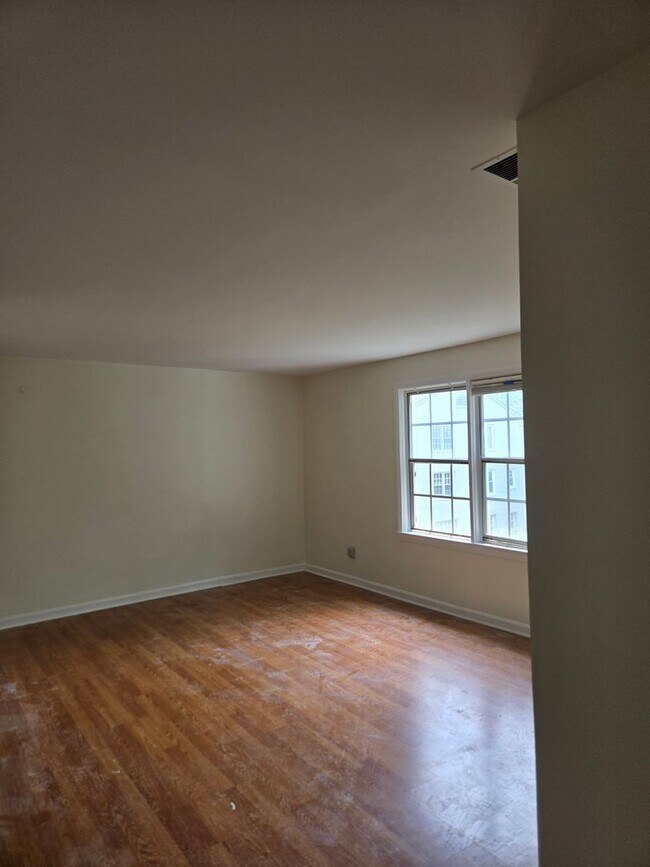 Building Photo - 808 S Arlington Mill Dr