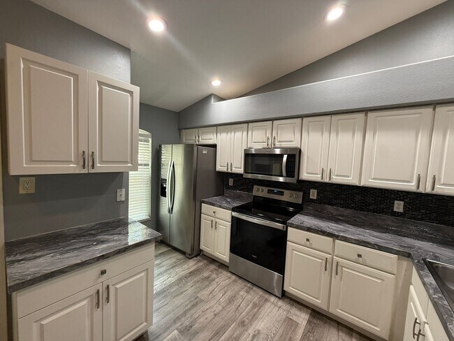 Building Photo - 8927 Courtyard Ln