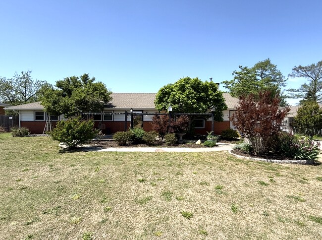 Primary Photo - Timeless Comfort in Midwest City – 3BR Hom...