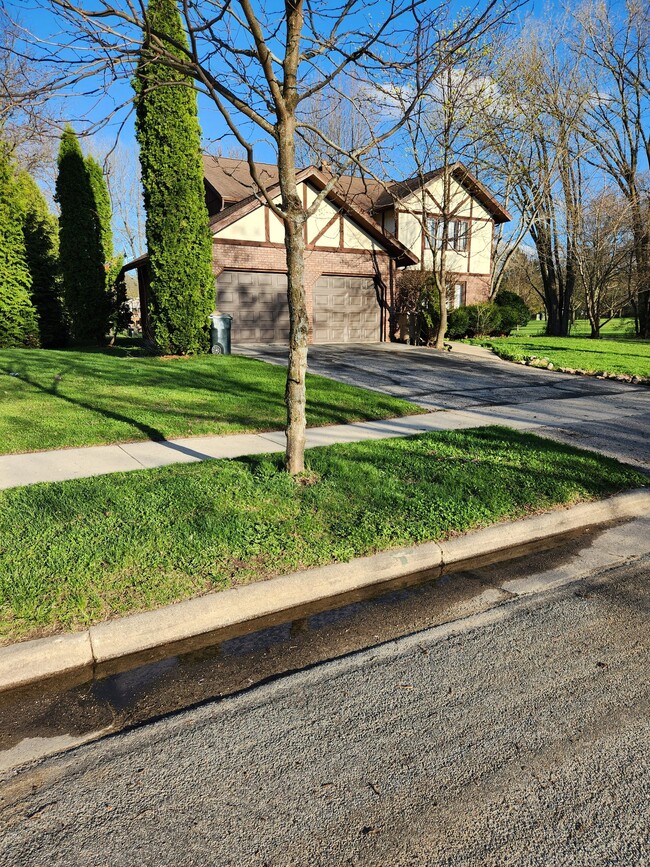 Building Photo - 2200 Frisch Rd