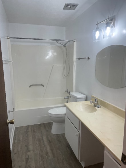 Building Photo - 263 S Villas Ct