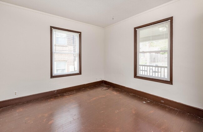 Building Photo - 213 Waugh St