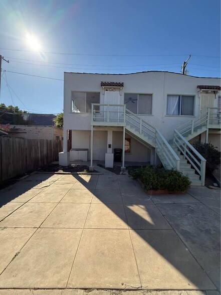 Building Photo - 761 Newport Ave