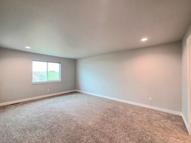 Building Photo - Newer Home in a Newer Community! 3-Bed, 2-Bath