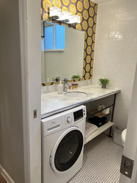 Euro style all-in-one combo washer/dryer - 3277 N Whitney Ave