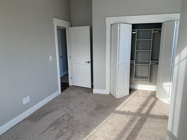 Building Photo - Low-Maintenance Luxury on One Level - new home Star, ID