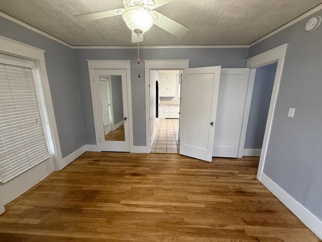 Building Photo - 3 bed/1 bath house