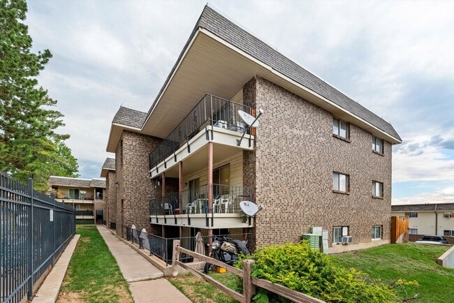 Building Photo - 4651 S Lowell Blvd