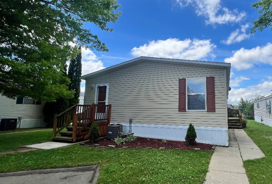 Building Photo - 49515 Au Lac Dr E