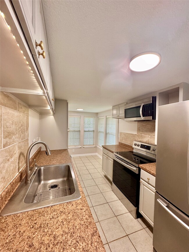 Building Photo - 805 Tabor St