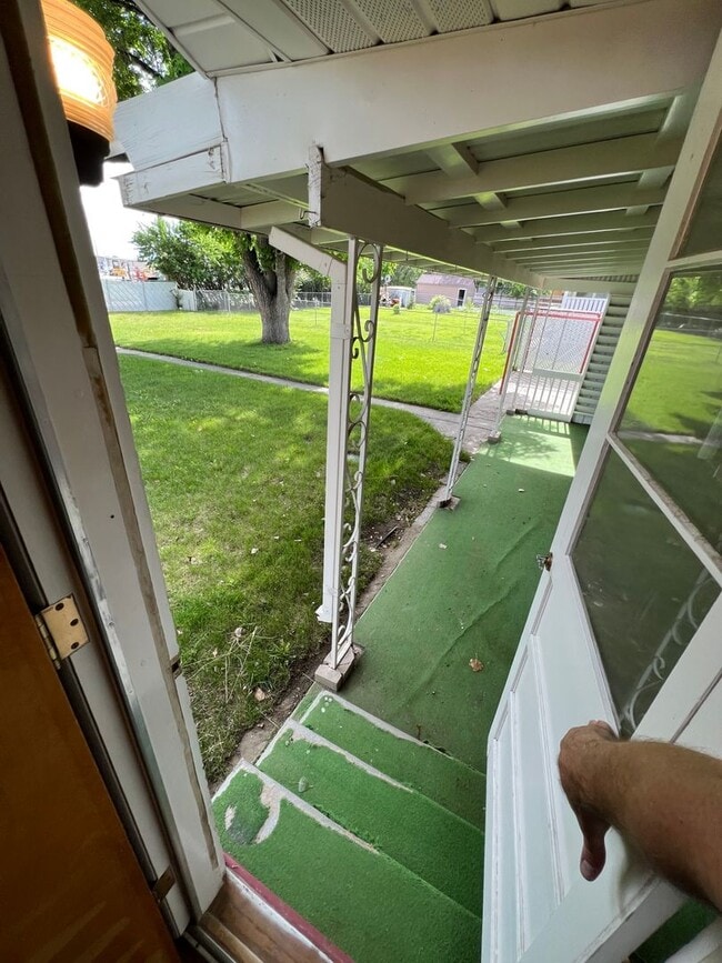 Building Photo - 429 E Pine St