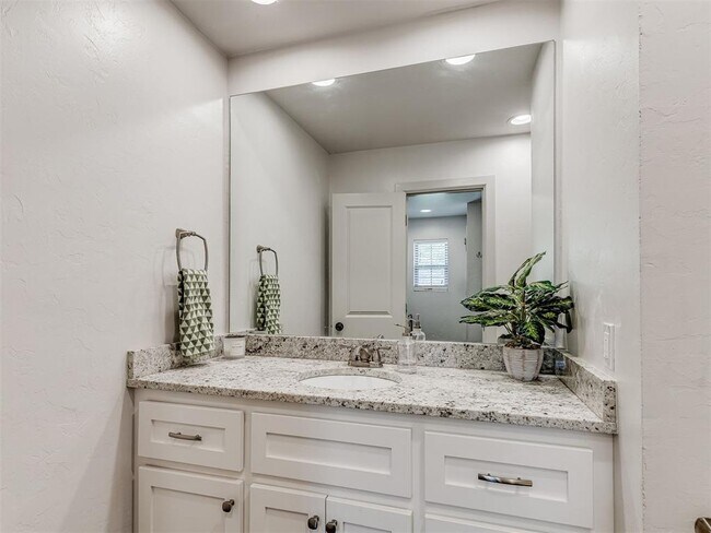 Building Photo - 801 Rock Hollow Rd